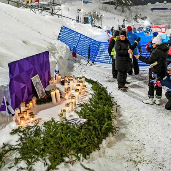 Lahden kisamontussa saattoi käydä jättämässä jäähyväiset mäkisankarille. Lahden kisamontussa saattoi käydä jättämässä jäähyväiset mäkisankarille.