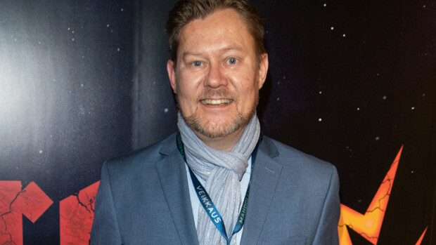 Kuhertelua baarissa! Pertti Salovaara käänsi katseita nuoren rakkaansa kanssa – kuva! Pertti Salovaara vietti iltaa naisystävänsä kanssa.