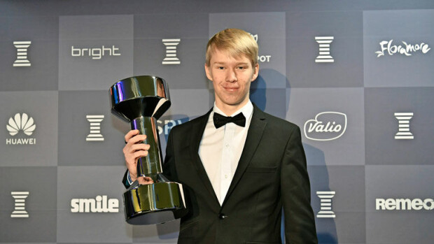 Voiko sukunimi olla taakka? Rallilupaus Kalle Rovanperältä harvinaisen painava linjaus: ”Mikään ei ole tullut helpolla!” Kalle Rovanperällä on ajaminen geeneissä.