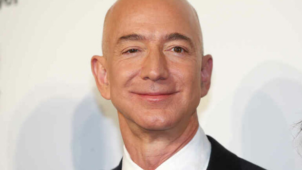 Miksi fiksutkin lähettävät alastonkuvia? Jeff Bezos joutui skandaalin keskelle.