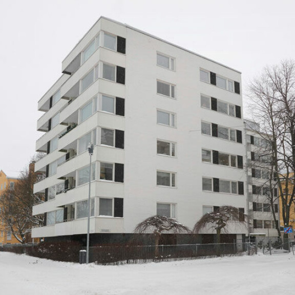 Rakkaansa piilottanut Selviytyjät-tähti Lola Odusoga asuu Aurajoen varrella – kuva ex-missin kotitalosta! Lolan kotitalo.
