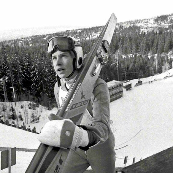 Aikansa ylivoimaisin hyppääjä Matti Nykänen juhli neljästi maailmancupin kokonaiskilpailuvoittoa (1983, 1985, 1986 ja 1988). Keski-Euroopan Mäkiviikon valtiaaksi hänen kruunattiin kahdesti (1982–1983 ja 1987–1988). Aikansa ylivoimaisin hyppääjä Matti Nykänen juhli neljästi maailmancupin kokonaiskilpailuvoittoa (1983, 1985, 1986 ja 1988). Keski-Euroopan Mäkiviikon valtiaaksi hänen kruunattiin kahdesti (1982–1983 ja 1987–1988).