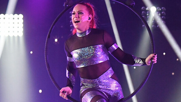 Oho, Petra Gargano nosti Tähdet, tähdet -riman korkealle: esitti ilma-akrobatiaa osittain läpikuultavassa asussa - kuvat! Petra Gargano