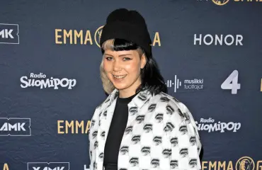 Yllättävä paljastus supersuositun suomalaismuusikon menneisyydestä! Tiesitkö, mitä Emma-ehdokkuuksia kahminut Vesta puuhaili ennen laulajan uraansa? ”Enää en sitä tekisi”