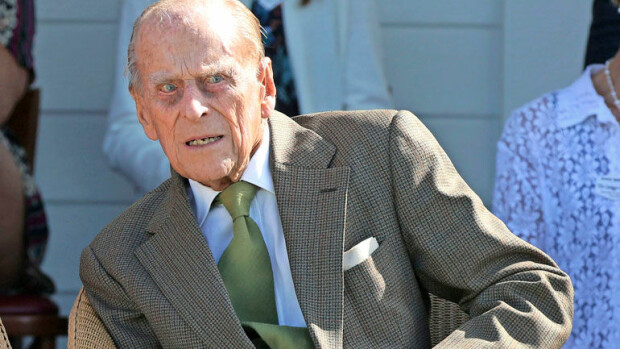 Prinssi Philip, 97, törttöili liikenteessä – poliisi ei voi ottaa korttia pois! Prinssi Philip törttöili liikenteessä.