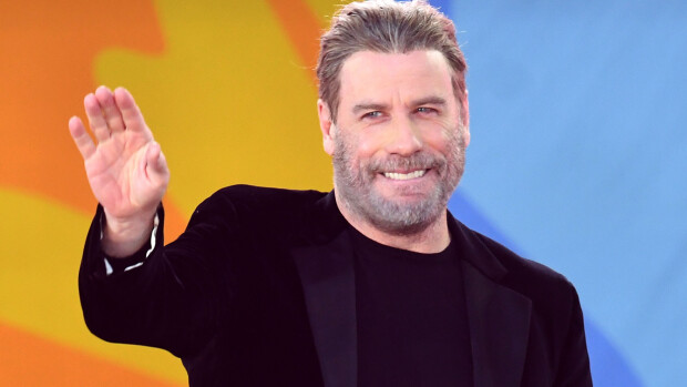 Huh, Pulp Fiction -legenda John Travolta luopui peruukeista ja hiussiirrännäisistä: upea kalju kiilsi gaalassa - kuvat! john travolta