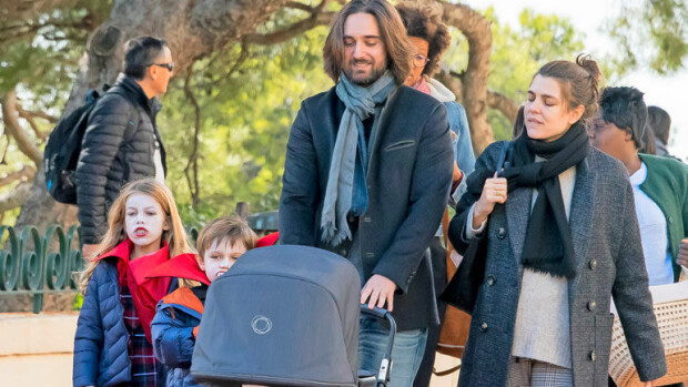 Kohu Monacon hovissa! Charlotte Casiraghin suhde kriisissä? Charlotte Casiraghi ja kihlattunsa Dimitri Rassim saivat poikalapsen viime lokakuussa.