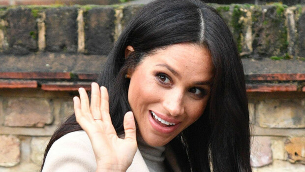 Turvallista ja tylsää – Seiskan muotipoliisi katsasti esikoistaan odottavan Herttuatar Meghanin tyylin! Sussexin herttuatar Meghan