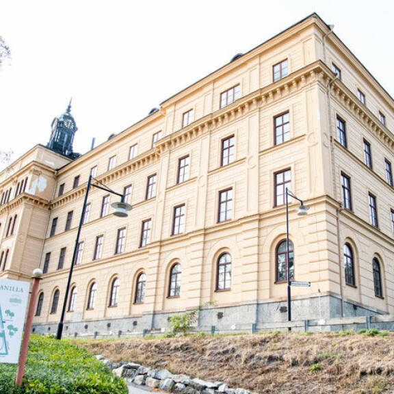Prinsessa Estellesta koulutetaan jo kuningatarta – paljonpuhuva kuva! Campus Manilla