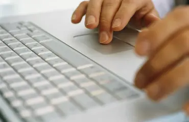 Kokonaiselta maalta netin pimentänyt hakkeri vangittiin!