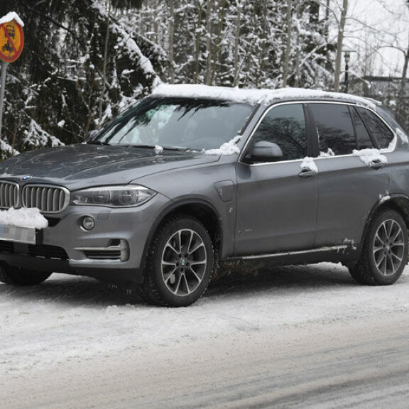Sami osti viime vuonna itselleen upean BMW X5 -hybridin. Sami osti viime vuonna itselleen upean BMW X5 -hybridin.