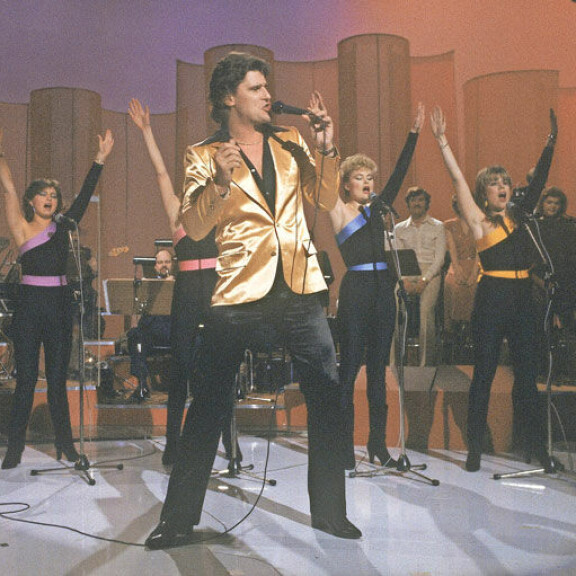 Meiju, Frederik, Helena ja Kaija vuonna 1981 euroviisukarsinnoissa. Meiju, Frederik, Helena ja Kaija vuonna 1981 euroviisukarsinnoissa.