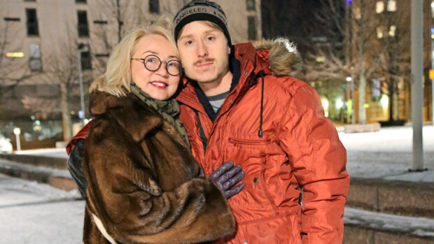 Ex-Salkkarit-tähti Susanna Indrén ja 26 vuotta nuorempi Samuli avautuvat: Stalkkeri yrittää tuhota avioliittomme! Stalkkeri yrittää tuhota Susanna Indrenin ja Samuli Salmisen suhteen.