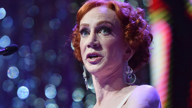 Palkittu koomikko paljasti surullisen uutisen – äiti sairastui dementiaan: Hän tietää ainoastaan nimeni Kathy Griffin