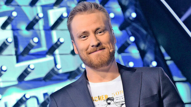 Tv:n vakiokasvo jo 17 vuotta! Tältä Heikki Paasonen näytti aivan juontajauransa alussa – hulvaton kuva! Heikki Paasonen