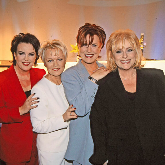 Leidit lavalla oli Paula Koivuniemen, Katri-Helenan, Lea Lavenin ja Marionin suurproduktio vuonna 2000. Samana vuonna he julkaisivat myös albumin nimeltä Leidit levyllä. Se myi kultaa. Leidit lavalla oli Paula Koivuniemen, Katri-Helenan, Lea Lavenin ja Marionin suurproduktio vuonna 2000. Samana vuonna he julkaisivat myös albumin nimeltä Leidit levyllä. Se myi kultaa.