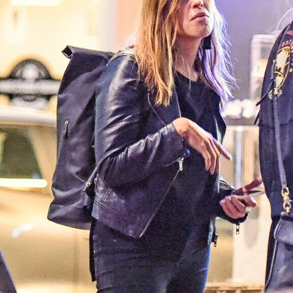 Paula Vesala ja Samuli Edelmann suutelivat keskellä katua kiihkeästi, Hannes Suomisen tyttöystävä paljastui – katso vuoden pysäyttävimmät paparazzikuvat! Li Andersson