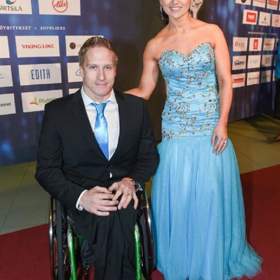 Paralympiavoittaja Leo-Pekka Tähdellä uusi rakas – kuin kopio ex-vaimosta! Katso kuvat! Leo-Pekka ja Sandra.