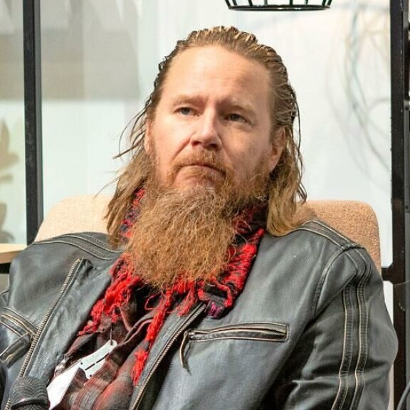 Jostain syystä Jouni Hynysellä on ollut uutenvuotena usein muistinmenetys... Jostain syystä Jouni Hynysellä on ollut uutenvuotena muistinmenetys...