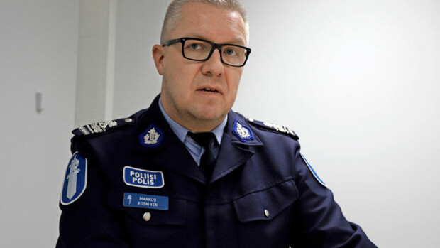 Syyllistyikö poliisi rikokseen Oulun seksuaalirikosvyyhdin tutkinnassa? Tutkinnanjohtaja hämmentyi uhrin isän väitteistä! Tutkinnanjohtaja Markus Kiiskinen hämmentyi uhrin isän väitteistä.