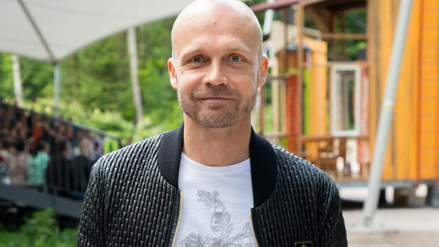 Sokkipäätöksen tehnyt Juha Tapio avoimena henkilökohtaisessa haastattelussa: ”Loppuunpalamisen tunnetta ei tunnista ennen kuin jotain lopulta romahtaa!” Juha Tapio jää keikkatauolle ensi vuoden jälkeen.