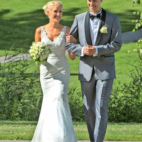 Petteri avioitui Linda-rakkaansa kanssa Haikon kartanossa Porvoossa kesällä 2017. Petteri avioitui Linda-rakkaansa kanssa Haikon kartanossa Porvoossa kesällä 2017.
