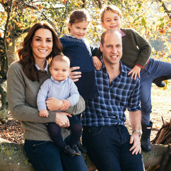 Kuninkaallista kimppa-asumista! Kuningatar Elisabetin perheenjäsenet valloittivat hulppean lontoolaispalatsin – prinssi William sai hienoimman siiven! Cambridgen herttuapari William ja Catherine, prinssit George ja Louis, prinsessa Charlotte