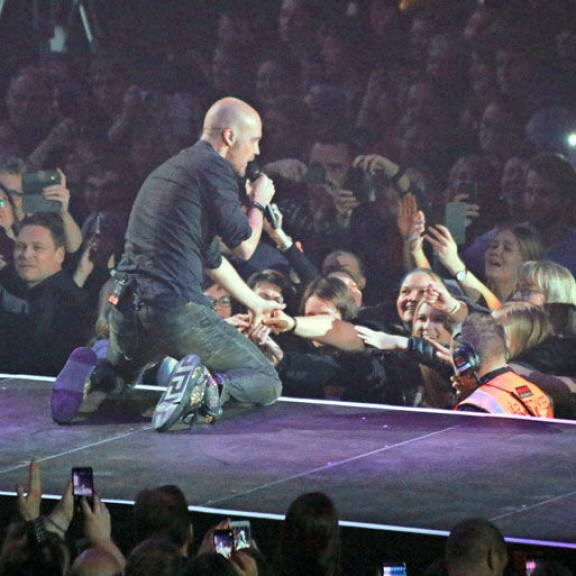 Fanit ovat ottaneet ymmärtäväisesti vastaan tiedon Juhan keikkatauosta. – Onneksi he tietävät, miten paljon olen keikkaillut, joten sieltä on tullut sellaista viestiä, että olet taukosi ansainnut. Fanit ovat ottaneet ymmärtäväisesti vastaan tiedon Juhan keikkatauosta. – Onneksi he tietävät, miten paljon olen keikkaillut, joten sieltä on tullut sellaista viestiä, että olet taukosi ansainnut.