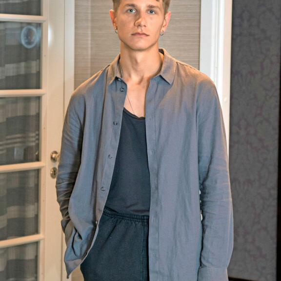 Jannea Salkkareissa esittävä Hemmo Karja ja Kerttu ovat seurustelleet aikaisemmin, joten tämä ei ole Kertun ensimmäinen työpaikka-romanssi. Jannea Salkkareissa esittävä Hemmo Karja ja Kerttu ovat seurustelleet aikaisemmin, joten tämä ei ole Kertun ensimmäinen työpaikka-romanssi.