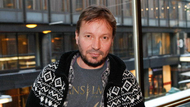 Pauli Hanhiniemi kuherteli italialaisrakkaansa kanssa ensi-illassa – kuva! Pauli Hanhiniemi saapui ensi-iltaan rakkaansa kanssa.