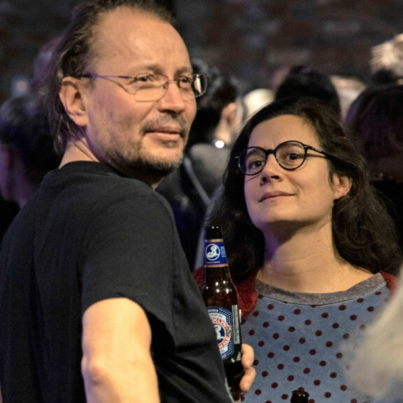 Pauli Hanhiniemi kuherteli italialaisrakkaansa kanssa ensi-illassa – kuva! Pauli Hanhiniemi saapui ensi-iltaan rakkaansa kanssa.