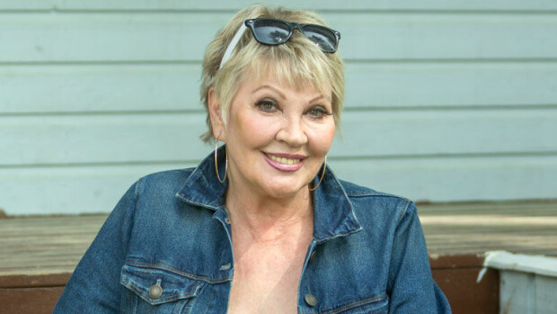 Hannele Lauri kävi kauneusoperaatiossa Tallinnassa – katso kuvat! ”Katso nyt tätä leukaa” Hannele Lauri on lakannut laskemasta kauneusoperaatioitaan.