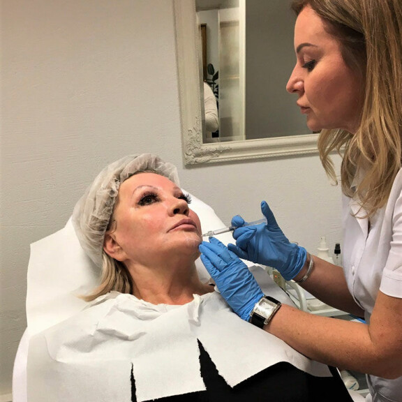 Vaikka Hannele on ollut virallisesti eläkeläinen, tulevana vuonna on luvassa parikin tv-sarjaa, joista kanavat aikanaan kertovat lisää. Vaikka Hannele on ollut virallisesti eläkeläinen, tulevana vuonna on luvassa parikin tv-sarjaa, joista kanavat aikanaan kertovat lisää.