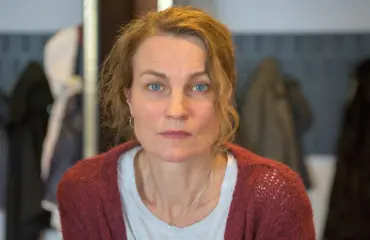 Pitkän linjan näyttelijä Jonna Järnefelt paljastaa totuuden alastaan: ”Tähän liittyy suoranaista epäonnistumisen pelkoa"