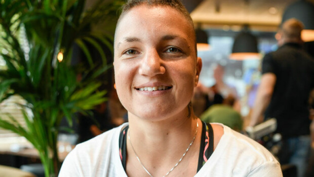 Nyrkkeilijä Elina Gustafssonia kiusattiin lesbouden takia: Ei ole ollut helppo polku! Elina Gustafsson valittiin elokuussa QX Awards -tapahtumassa vuoden homoksi.