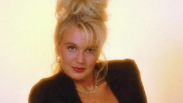 Minna, 24, poseerasi rinnat paljaana vuonna 1992 - huhuh, miltä Seiskan tähtityttö näytti! K18-kuvat! Minna Tähtityttö