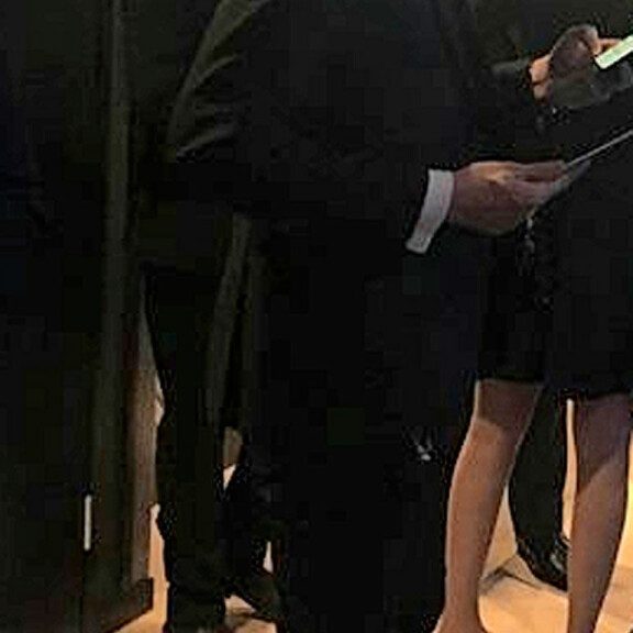 Raptorin Jufo herätti ihmetystä elokuvateatterissa – kuva! Jufo leffateatterissa.