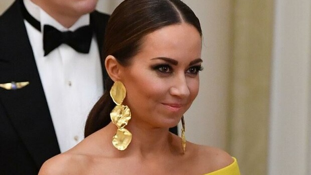 Tässä on Linnan ylivoimaisesti tyrmäävin kaunotar! Jaana Pelkosen jumalainen ja sensuelli tyyli hurmasi Seiskan lukijat - katso kuvat top-3:sta! Jaana Pelkonen