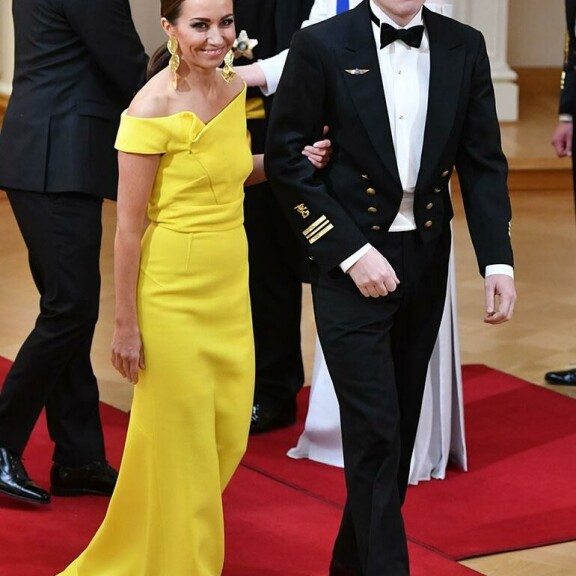 Tässä on Linnan ylivoimaisesti tyrmäävin kaunotar! Jaana Pelkosen jumalainen ja sensuelli tyyli hurmasi Seiskan lukijat - katso kuvat top-3:sta! Jaana Pelkonen