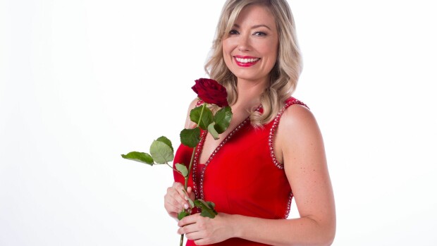 Bachelorette Suomessa jättiyllätys! Jenny valitsi miehensä ja puhuu nyt suunsa puhtaaksi – tämän vuoksi ennakkosuosikki jäi nuolemaan näppejään: ”Silloin tajusin, että…” Jenny Helenius