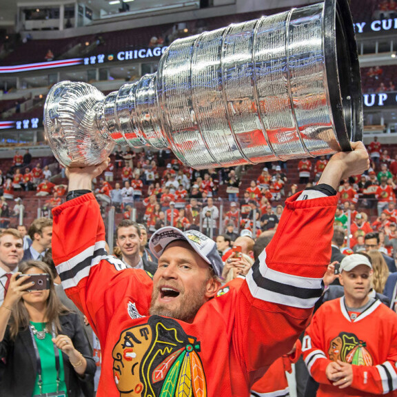 Kimmo nosteli keväällä 2015 Stanley Cupia Chicago Blackhawksissa. – Eihän sen parempaa lopetusta uralleen voi saadakaan, Kime herkistelee. Kimmo nosteli keväällä 2015 Stanley Cupia Chicago Blackhawksissa. – Eihän sen parempaa lopetusta uralleen voi saadakaan, Kime herkistelee.