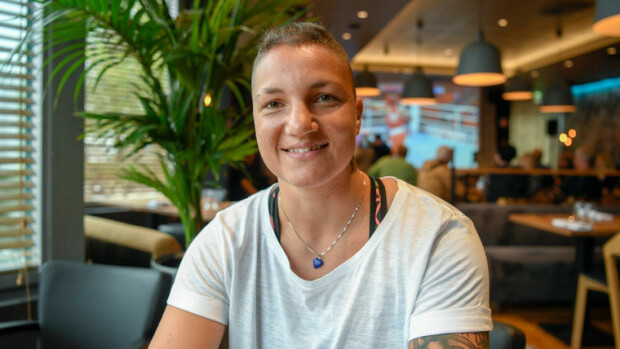 Nyrkkeilymestari Elina Gustafsson ja Emmi-rakas saivat kutsun Linnan juhliin: Suuri kunnia! Elina Gustafsson