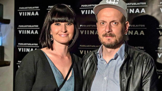 Uuden ravintolan avannut Hans Välimäki ylistää Maria-vaimoaan: Kritiikki tarjoillaan kylmänä! Hans Välimäki ylistää Maria-vaimoaan.
