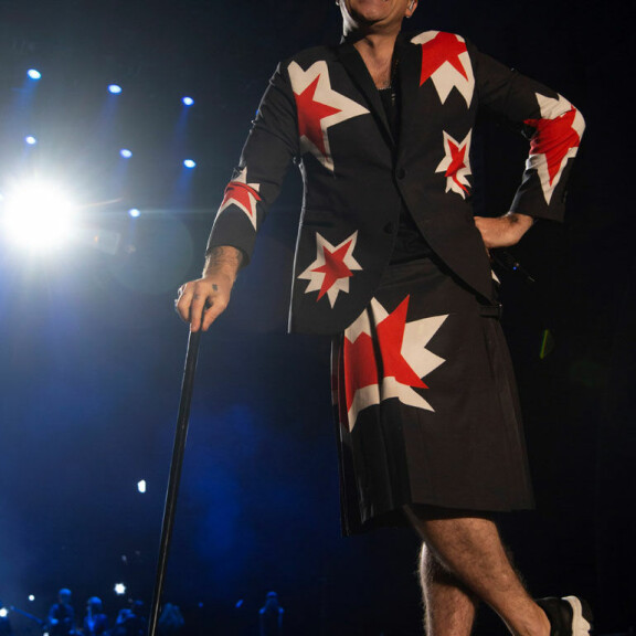 Nyt pullottaa! Robbie Williams kekkaloi tiikerialkkareissa konserttilavalla - katso punastuttavat kuvat! rOBBIE