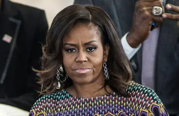 Michelle Obama elämäkerrassaan: Keskenmeno musersi minut ja Barackin!