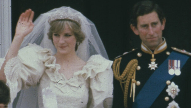 70 vuotta täyttävä prinssi Charles puhdistaa mainettaan: Painostettiin avioon Dianan kanssa! Walesin prinssi Charles ja prinsessa Diana