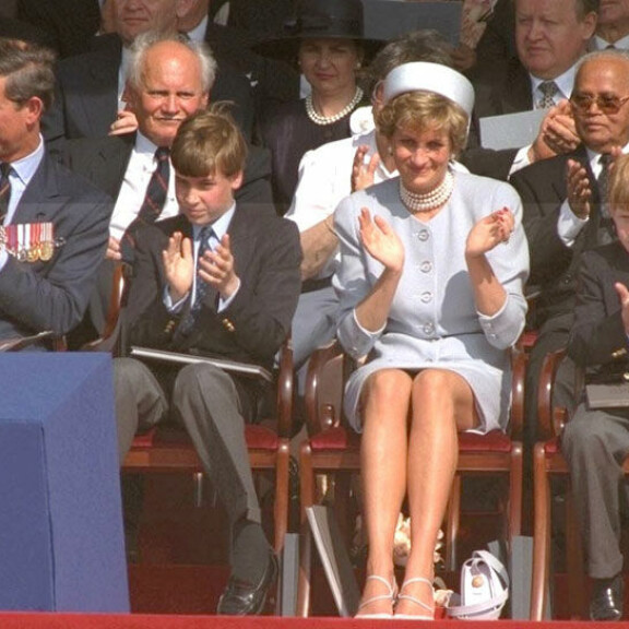 70 vuotta täyttävä prinssi Charles puhdistaa mainettaan: Painostettiin avioon Dianan kanssa! Walesin prinssi Charles, prinsessa Diana, prinssit William ja Harry