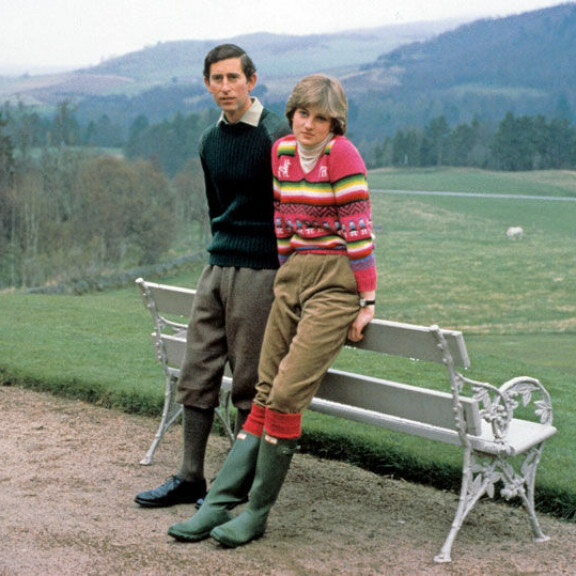 70 vuotta täyttävä prinssi Charles puhdistaa mainettaan: Painostettiin avioon Dianan kanssa! Walesin prinssi Charles ja prinsessa Diana