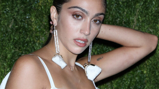 Nyt näkyy nänni! Madonnan kuvankaunis Lola-tytär kohahdutti Voguen bileissä osittain läpinäkyvässä asussa! Lourdes Leon