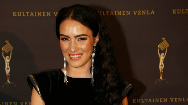 Huhhuh, julkkiskokki Sara La Fountain megapovi tyrkyllä vesipyörän päällä - seuraaja: 'Olen myyty'! Katso kuva! Sara La Fountain